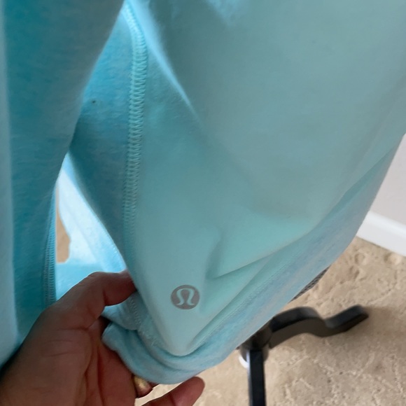 Lululemon Sweat shirt with thumb holes - Picture 4 of 5